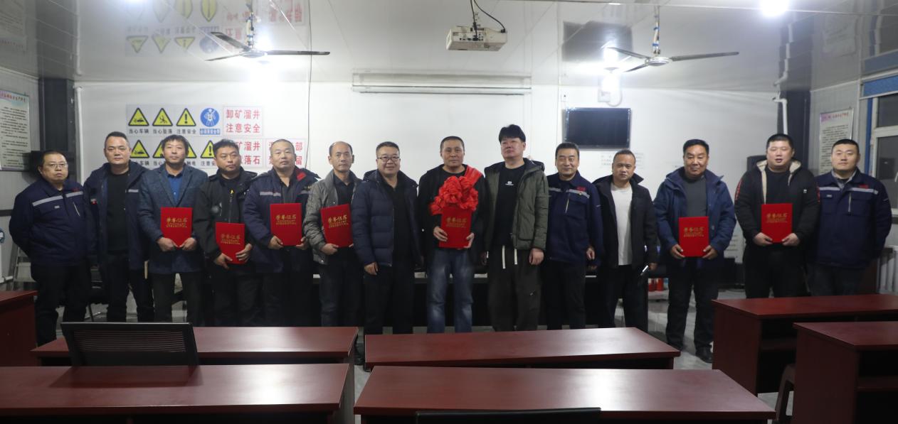 清静生产先锋表扬 激励全员共创绚烂_球盟会（官网）