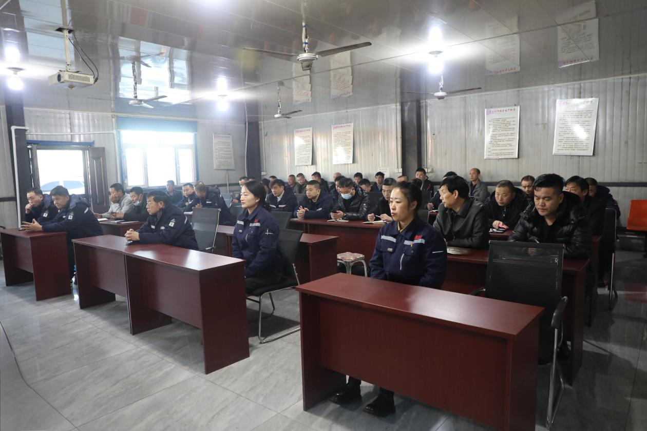 清静生产先锋表扬 激励全员共创绚烂_球盟会（官网）